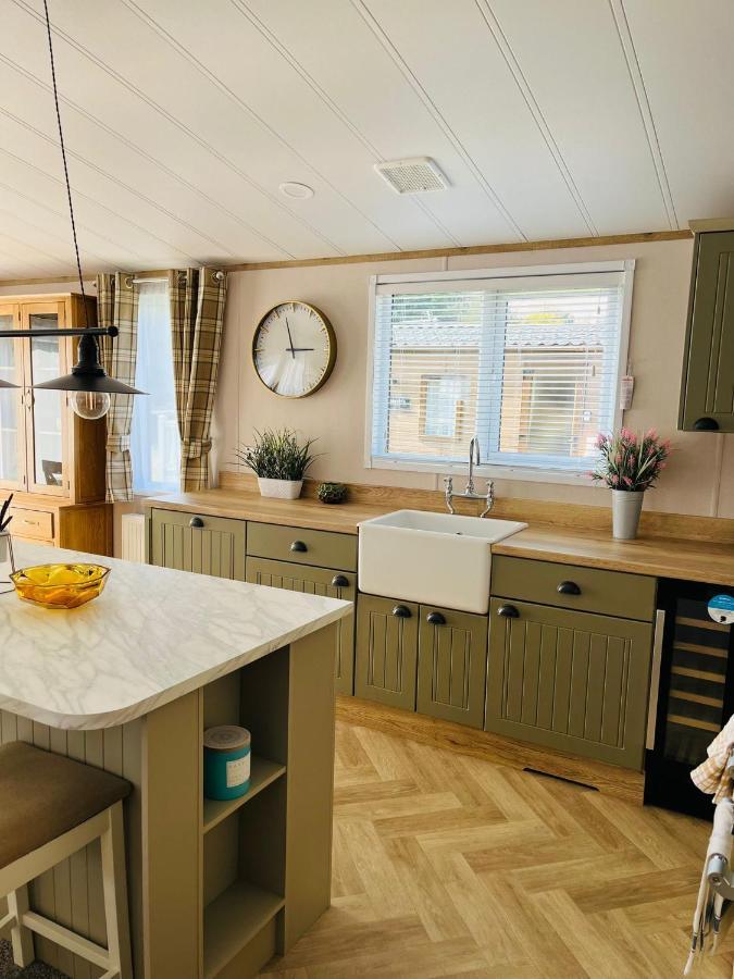 Barakah With Hot Tub Holiday home York